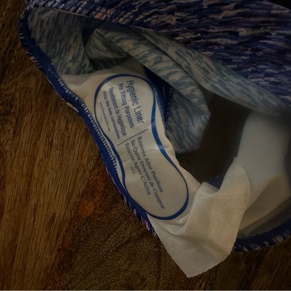 New! Miraclesuit Linear Texture Blockbuster One Piece - Picture 4 of 7